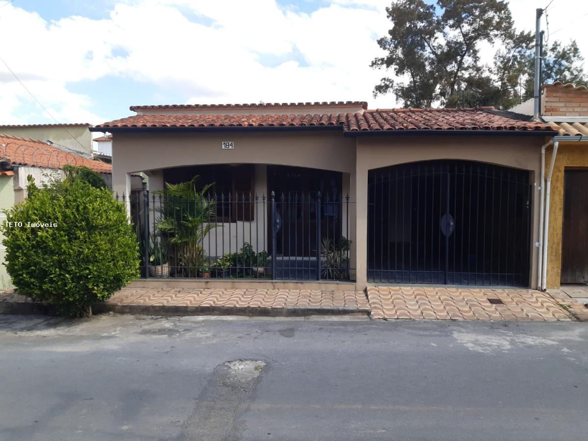 Casa à venda com 4 quartos, 200m² - Foto 4