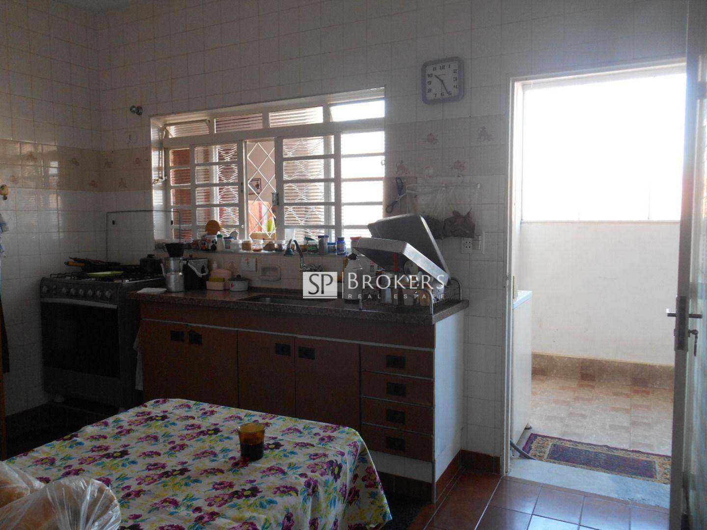 Casa à venda com 3 quartos, 240m² - Foto 2