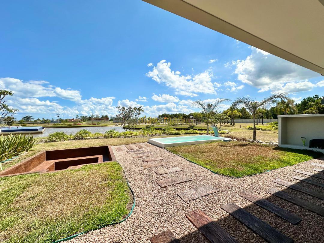 Casa de Condomínio à venda com 4 quartos, 330m² - Foto 12