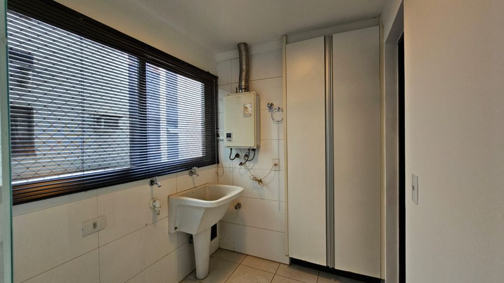 Apartamento para alugar com 3 quartos, 157m² - Foto 19