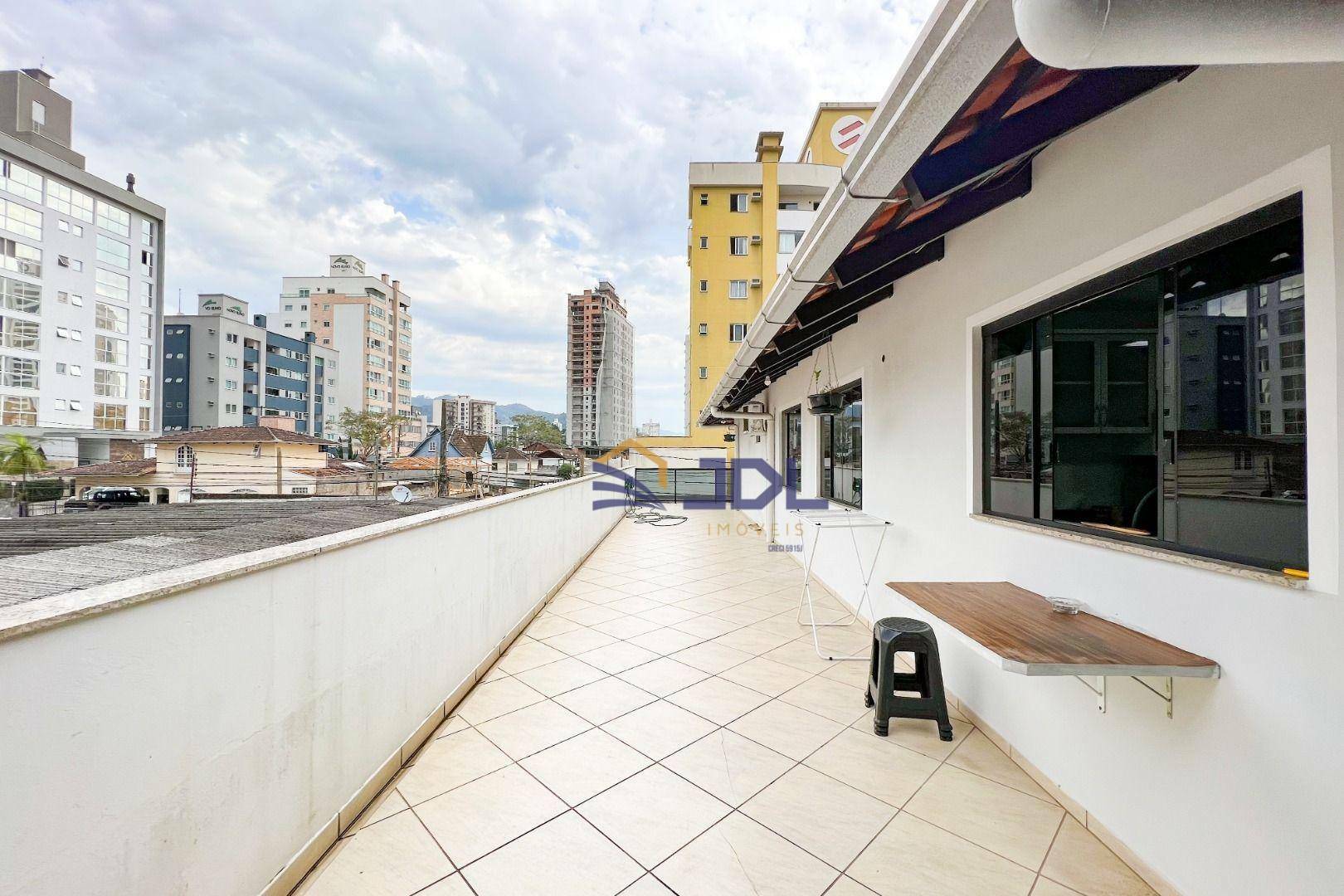 Casa à venda com 3 quartos, 200m² - Foto 2