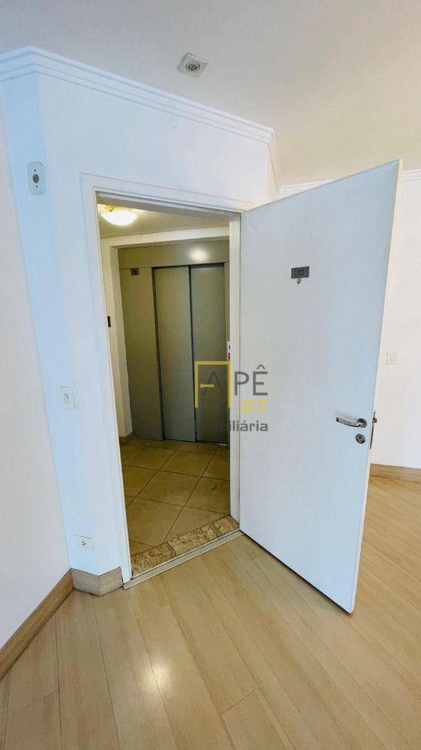 Apartamento para alugar com 3 quartos, 134m² - Foto 3