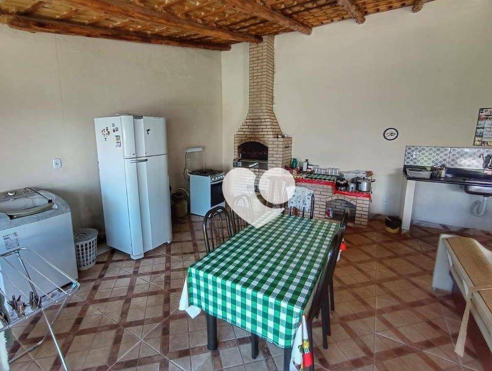 Casa de Condomínio à venda com 4 quartos, 220m² - Foto 4