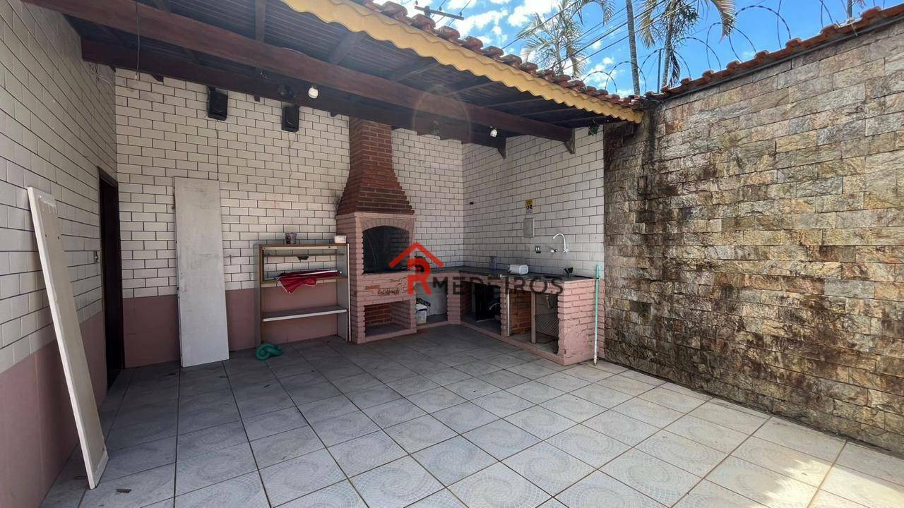 Casa para alugar com 3 quartos, 180m² - Foto 28