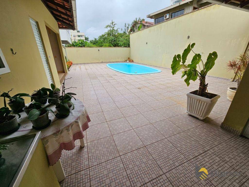 Casa à venda com 2 quartos, 251m² - Foto 26