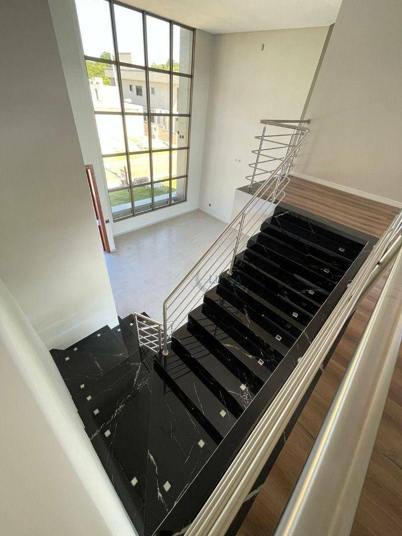 Casa de Condomínio à venda com 4 quartos, 250m² - Foto 2