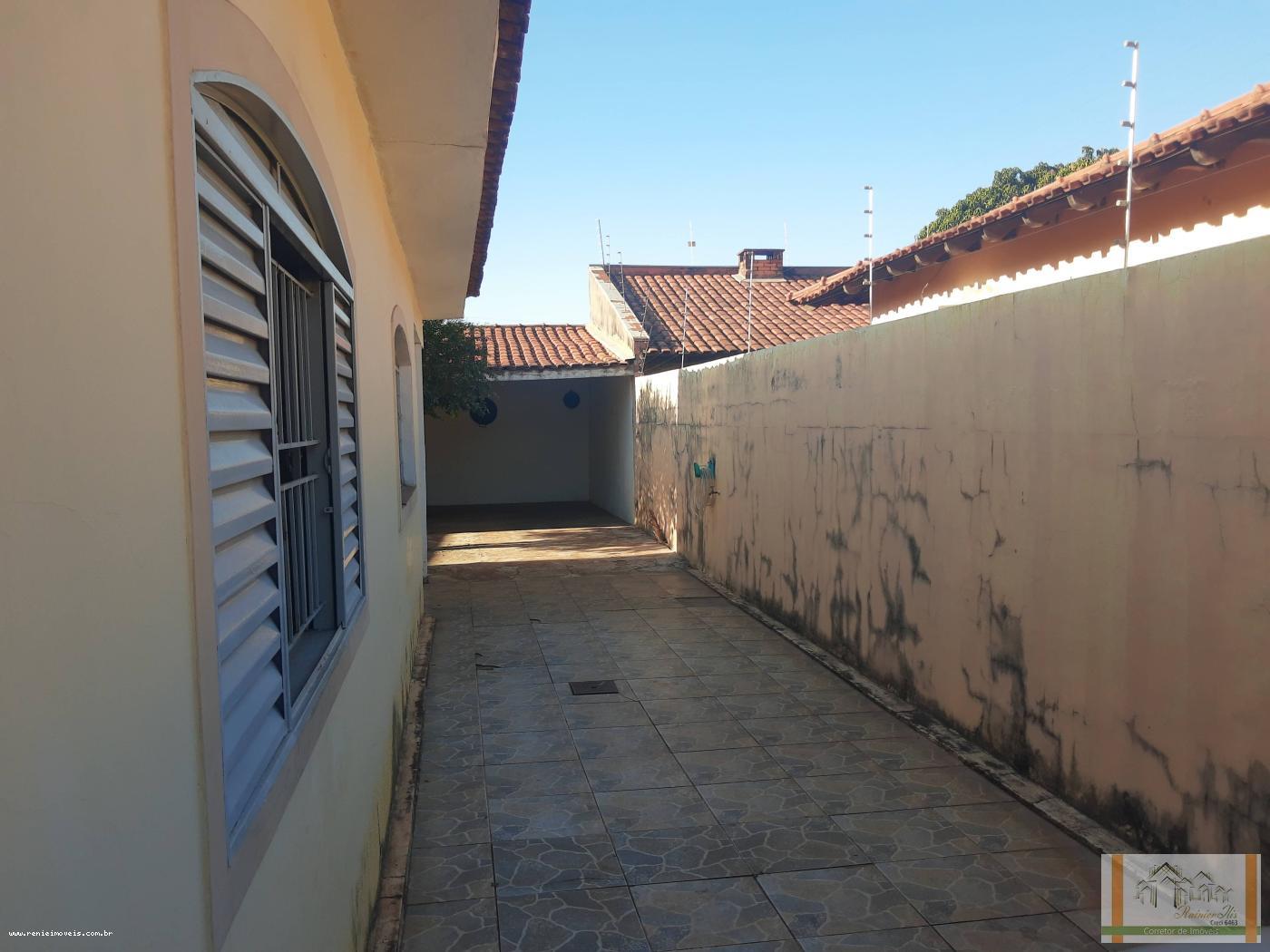 Casa à venda com 3 quartos, 360m² - Foto 4