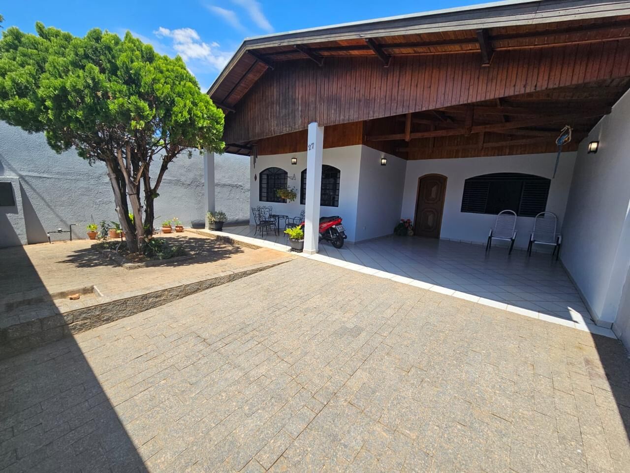 Casa à venda com 3 quartos, 220m² - Foto 1