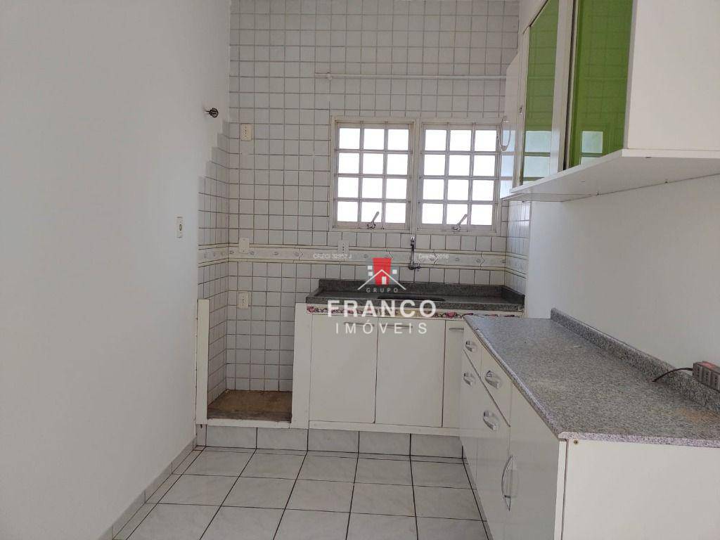 Casa à venda com 3 quartos, 229m² - Foto 24