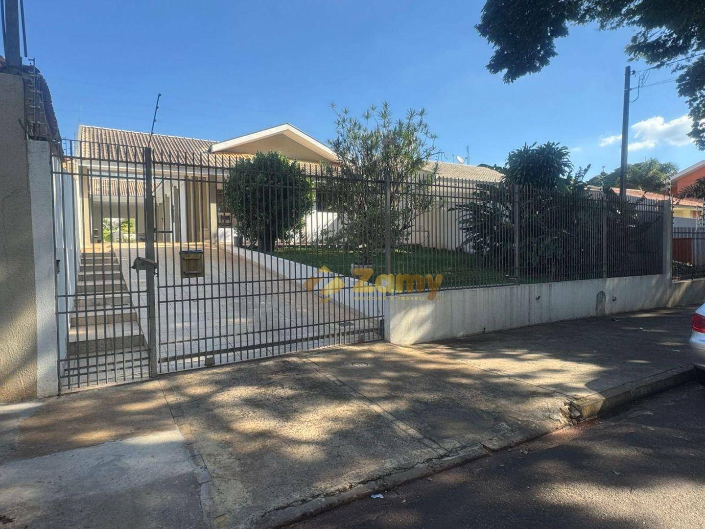 Casa à venda com 4 quartos, 238m² - Foto 1