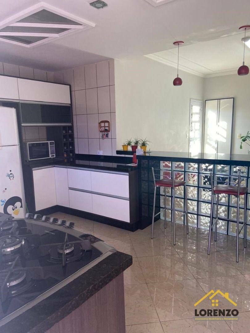 Sobrado à venda com 3 quartos, 238m² - Foto 1