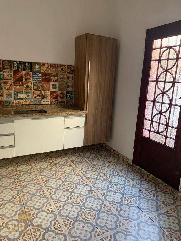 Casa à venda e aluguel com 3 quartos, 200m² - Foto 3