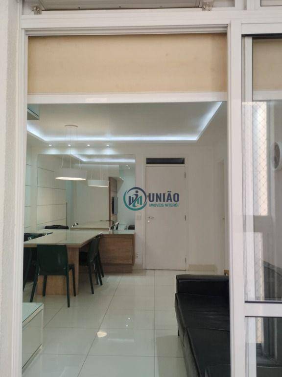 Apartamento à venda com 2 quartos, 75m² - Foto 2