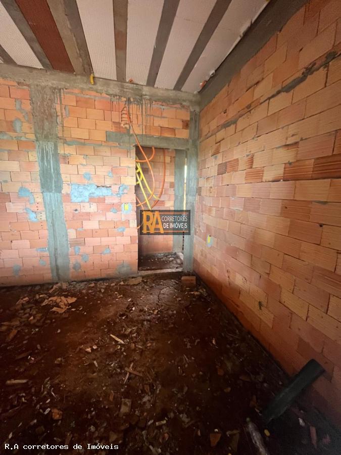 Casa à venda com 2 quartos, 200m² - Foto 9