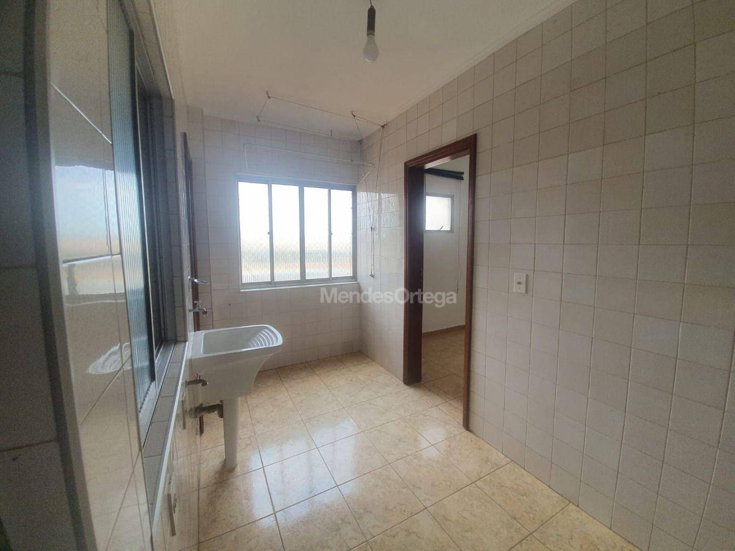 Apartamento para alugar com 3 quartos, 130m² - Foto 15