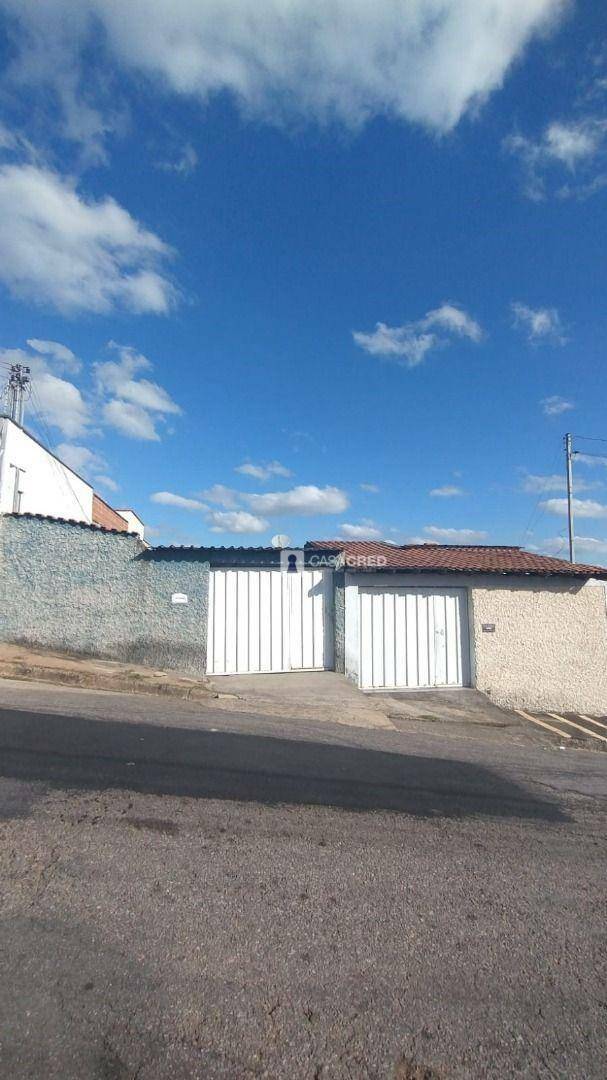 Casa à venda com 3 quartos, 200m² - Foto 2
