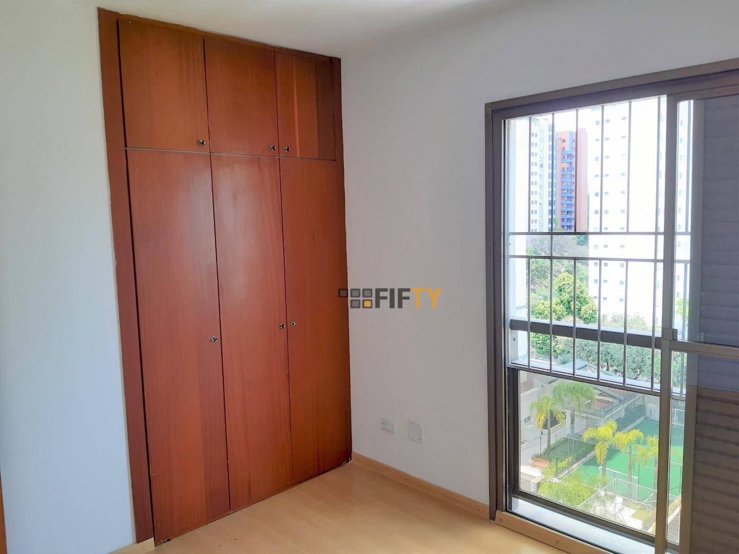 Apartamento para alugar com 3 quartos, 110m² - Foto 12