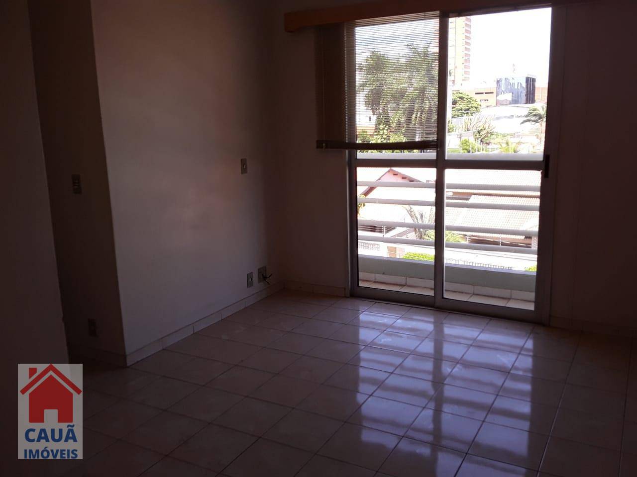 Apartamento à venda com 3 quartos, 76m² - Foto 2