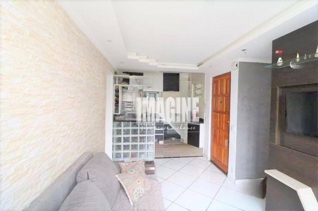 Apartamento à venda com 3 quartos, 67m² - Foto 2