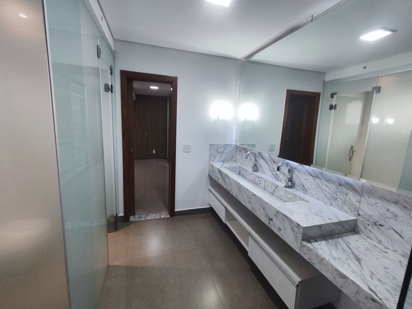 Apartamento à venda com 3 quartos, 238m² - Foto 25