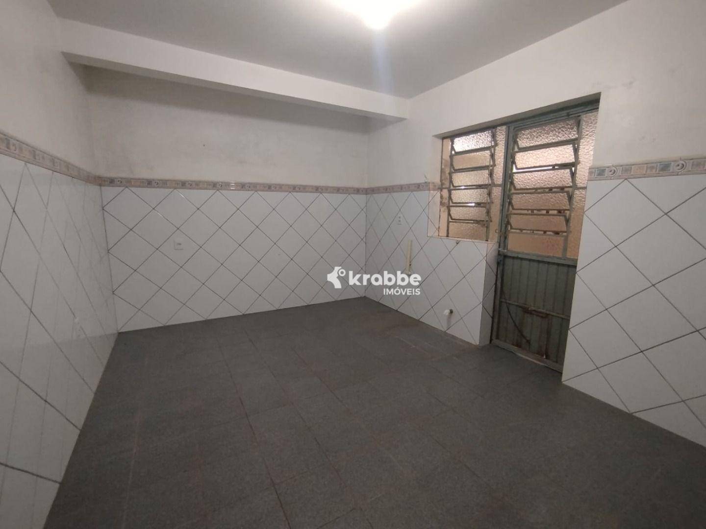 Casa para alugar com 4 quartos, 180m² - Foto 13
