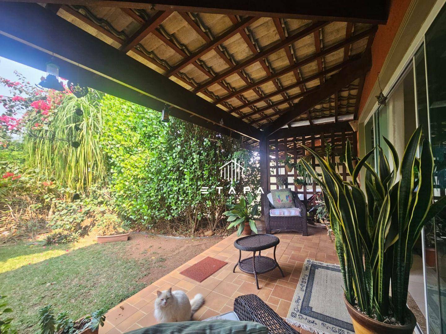 Casa à venda com 4 quartos, 330m² - Foto 2