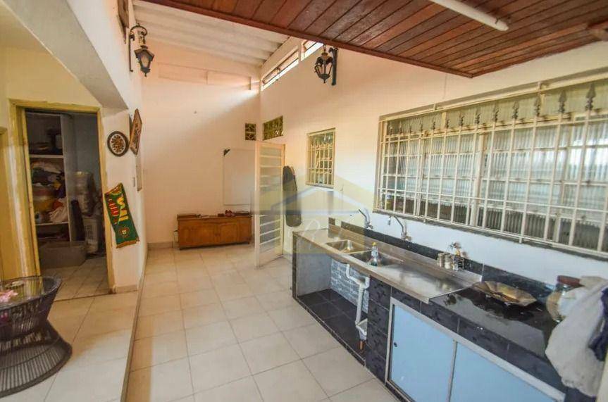 Casa à venda com 3 quartos, 180m² - Foto 10