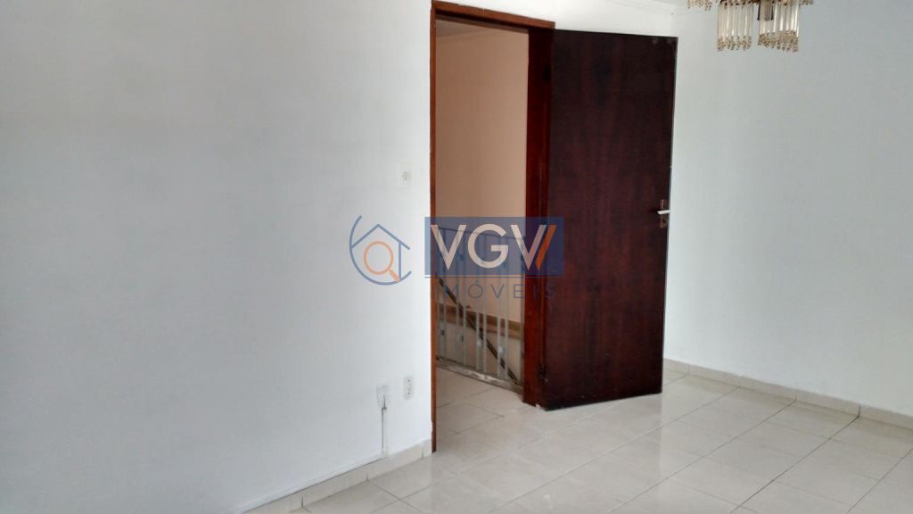 Casa para alugar com 3 quartos, 150m² - Foto 11