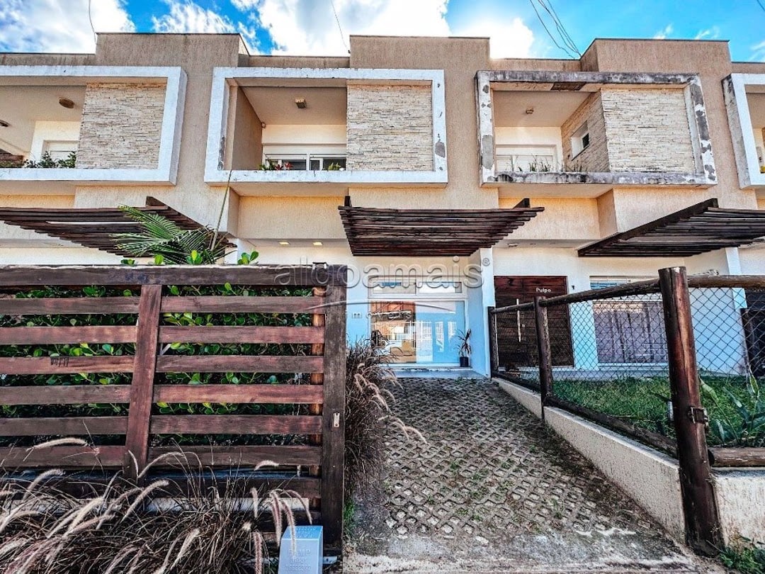 Casa à venda com 3 quartos, 84m² - Foto 1