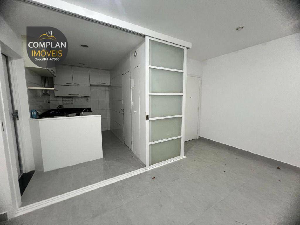 Apartamento à venda com 2 quartos, 75m² - Foto 2