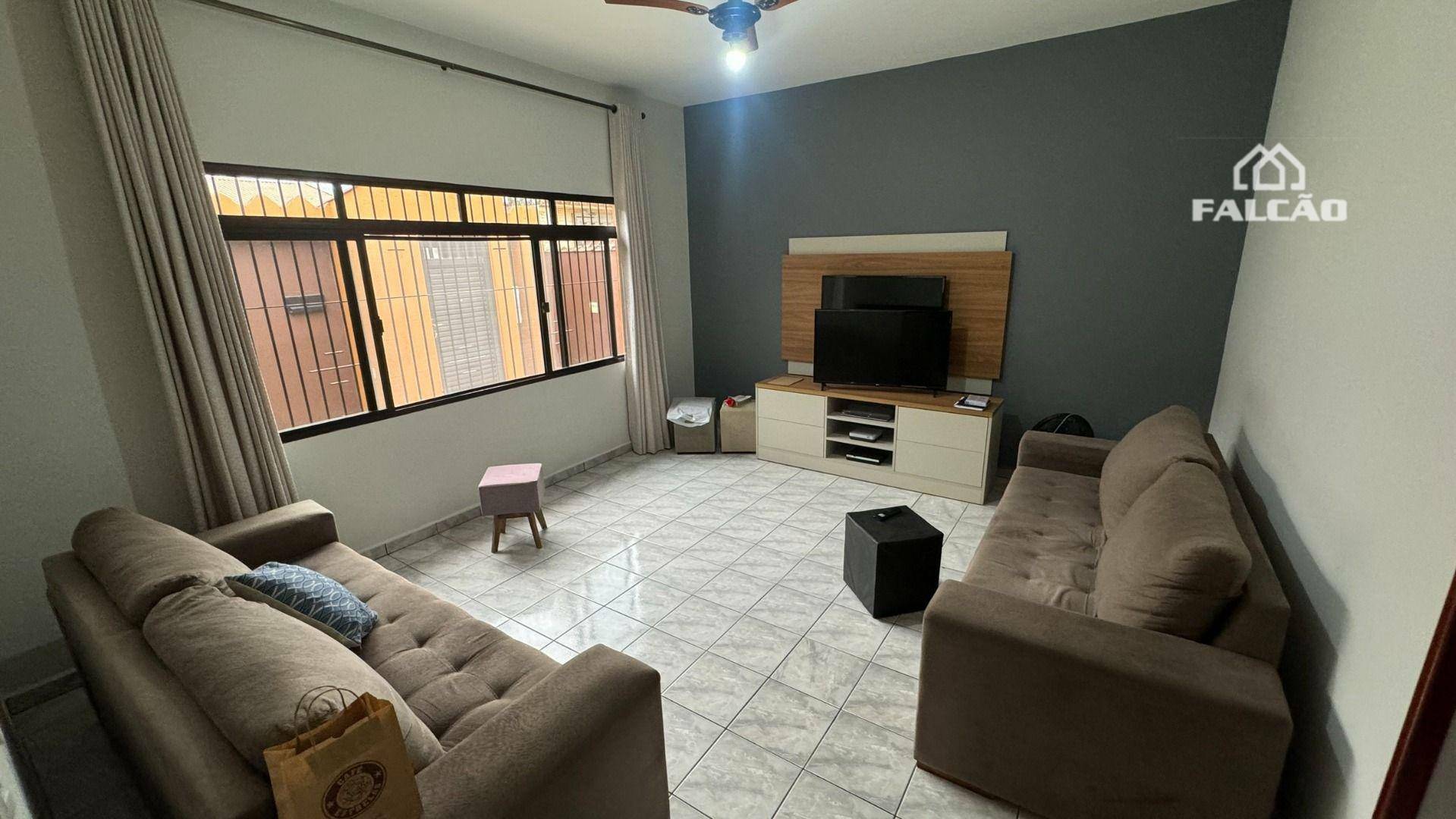 Casa à venda com 2 quartos, 160m² - Foto 1