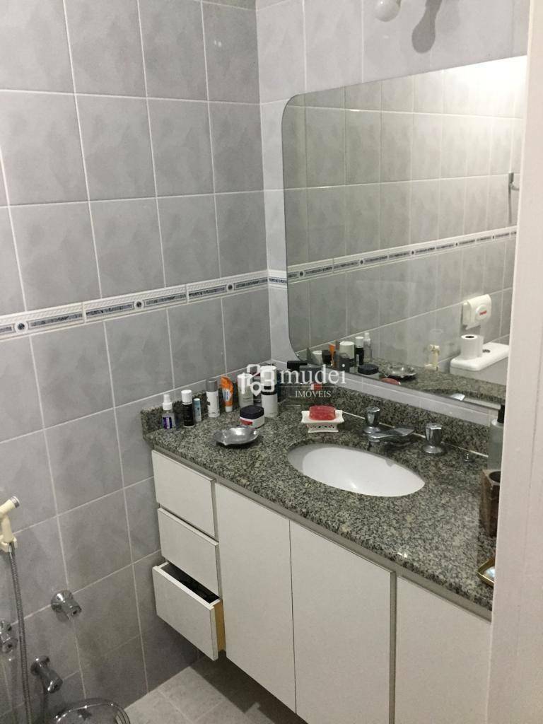 Casa de Condomínio à venda com 4 quartos, 235m² - Foto 35