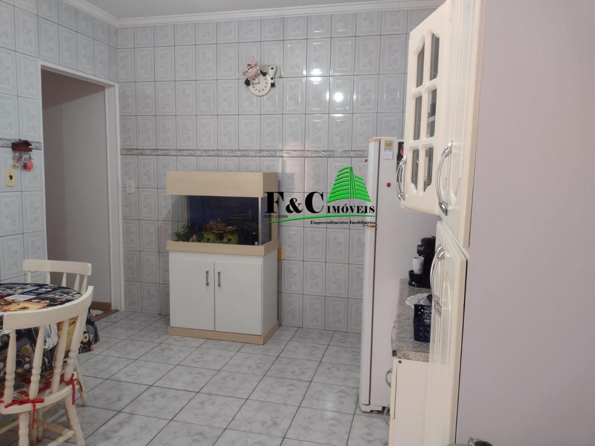 Casa à venda com 2 quartos, 140m² - Foto 9