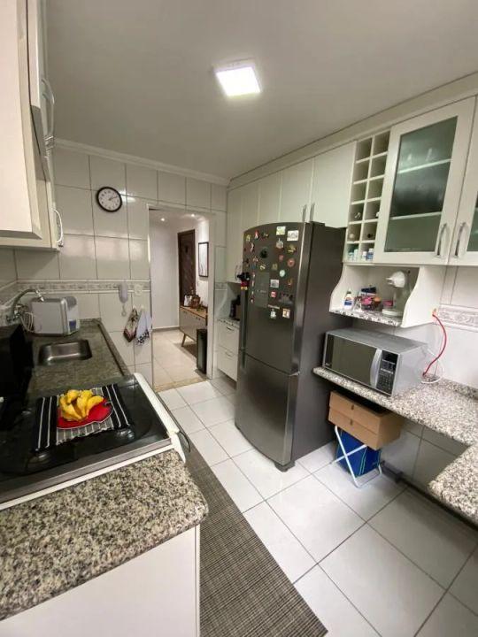 Apartamento à venda com 2 quartos, 70m² - Foto 2