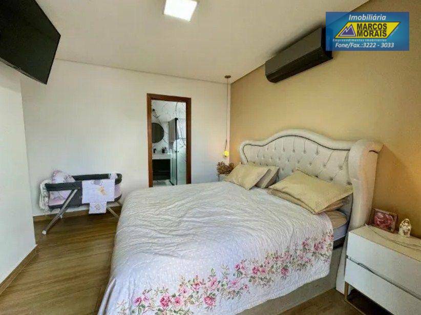 Casa de Condomínio à venda com 3 quartos, 216m² - Foto 4