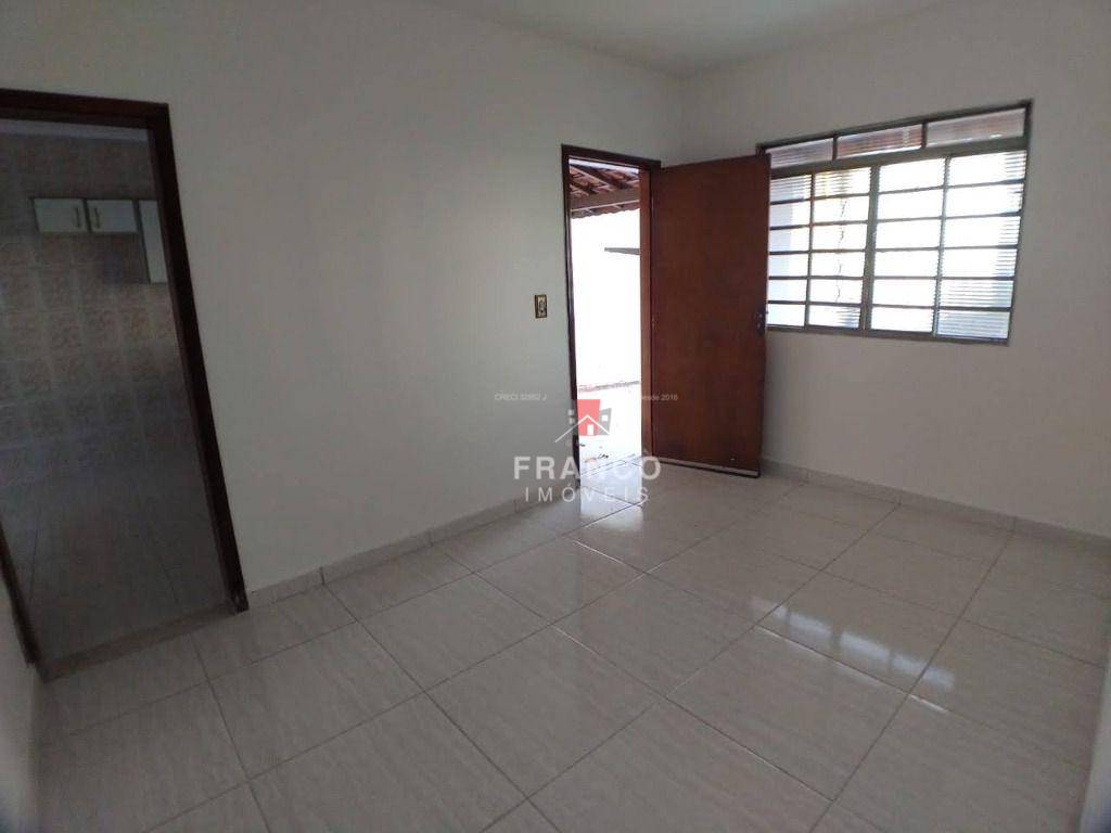 Casa para alugar com 2 quartos, 80m² - Foto 5