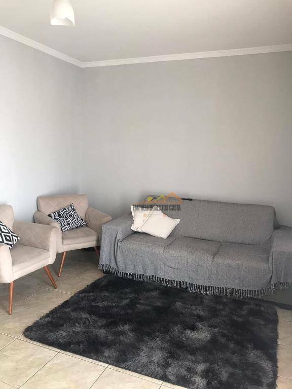 Casa à venda com 5 quartos, 212m² - Foto 3