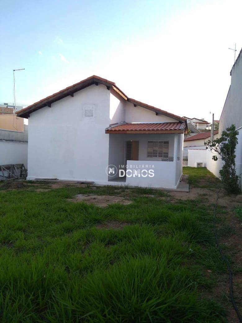 Casa à venda com 3 quartos, 90m² - Foto 1