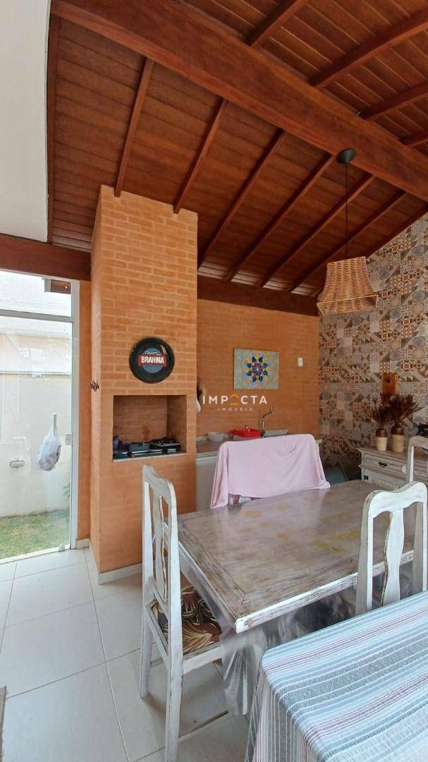 Casa à venda com 3 quartos, 228m² - Foto 4