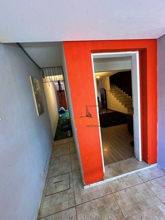 Casa à venda com 3 quartos, 210m² - Foto 3