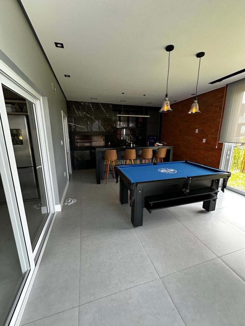 Casa de Condomínio à venda com 4 quartos, 243m² - Foto 4