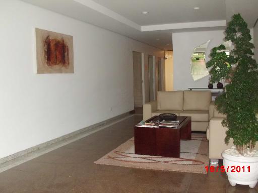 Apartamento à venda com 2 quartos, 64m² - Foto 2