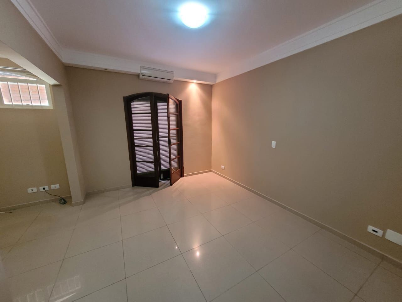 Casa para alugar com 4 quartos, 250m² - Foto 18