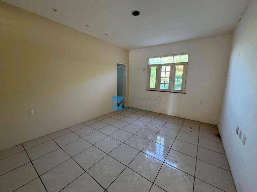 Casa à venda com 4 quartos, 250m² - Foto 4