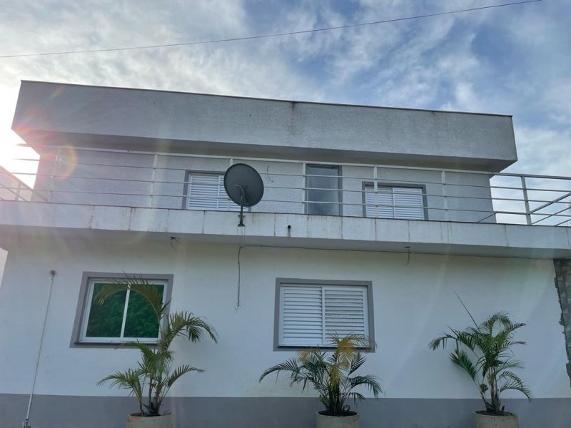 Sobrado à venda com 3 quartos, 304m² - Foto 1