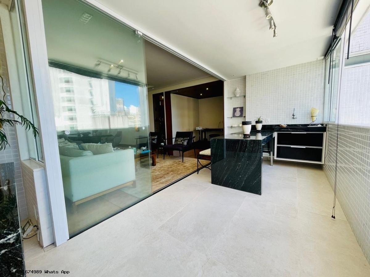 Apartamento à venda com 3 quartos, 232m² - Foto 2