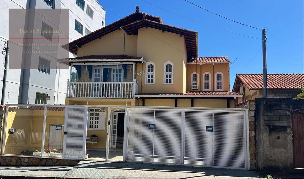 Casa à venda com 4 quartos, 490m² - Foto 1