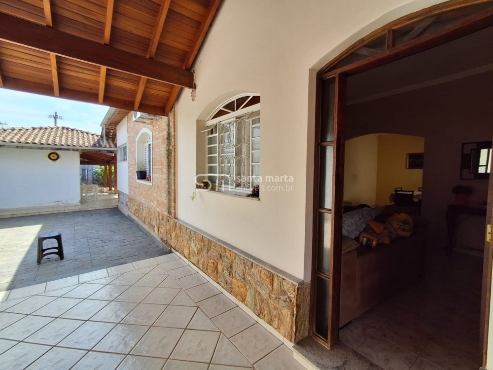 Casa à venda com 3 quartos, 360m² - Foto 1