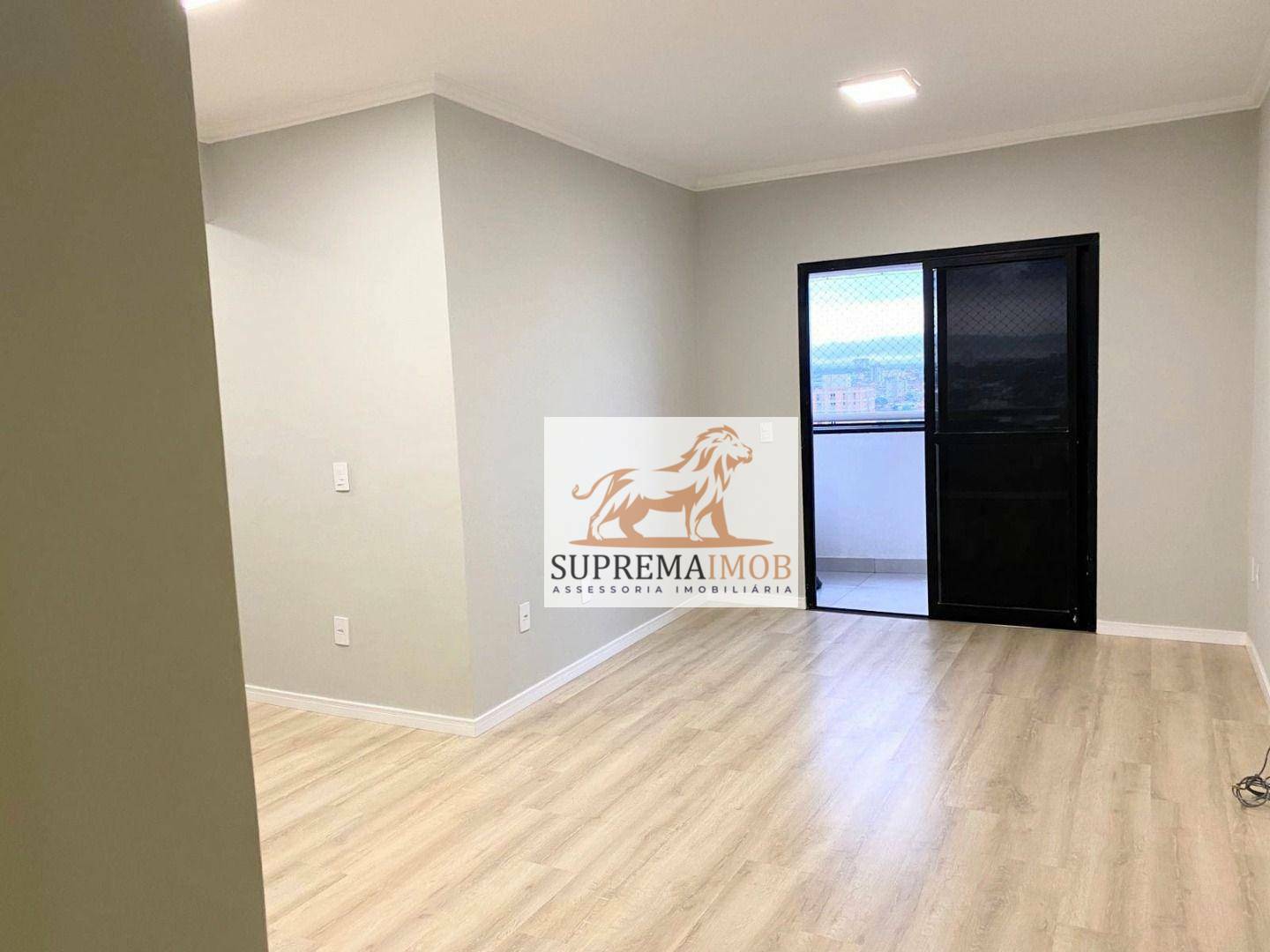 Apartamento à venda com 3 quartos, 115m² - Foto 1