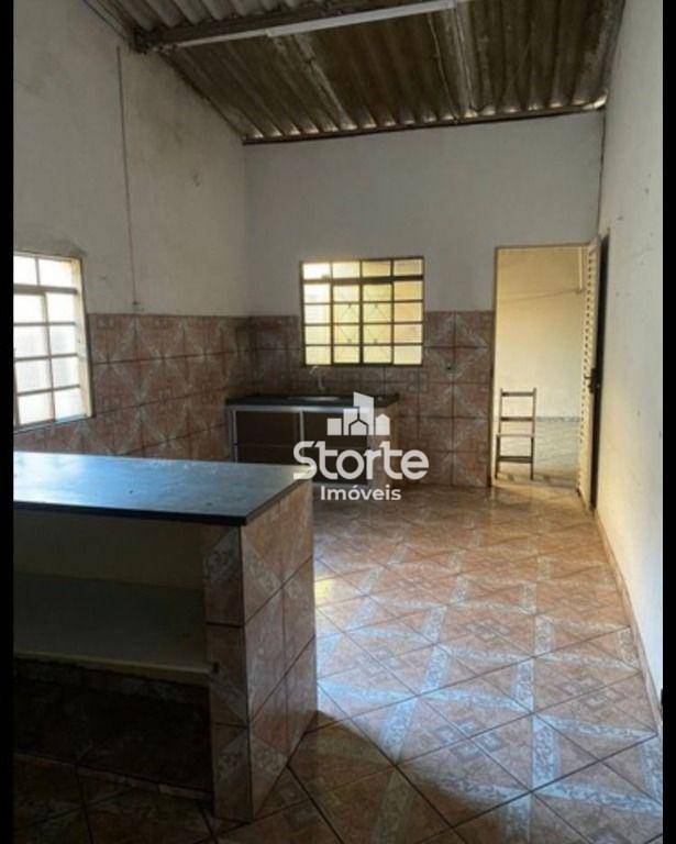 Casa à venda com 2 quartos, 100m² - Foto 3